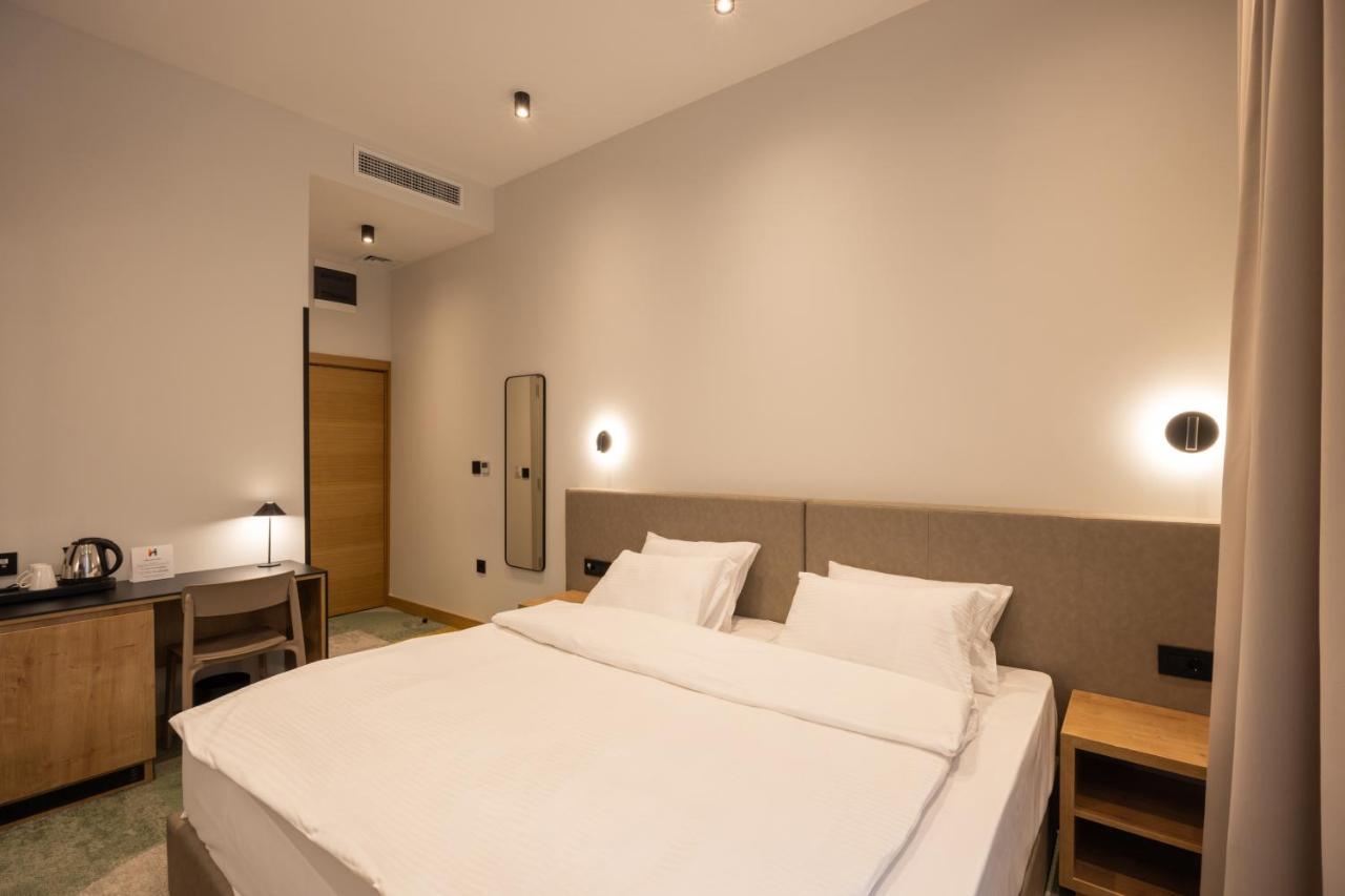 Hop Inn Rooms & Suites Belgrado Exterior foto