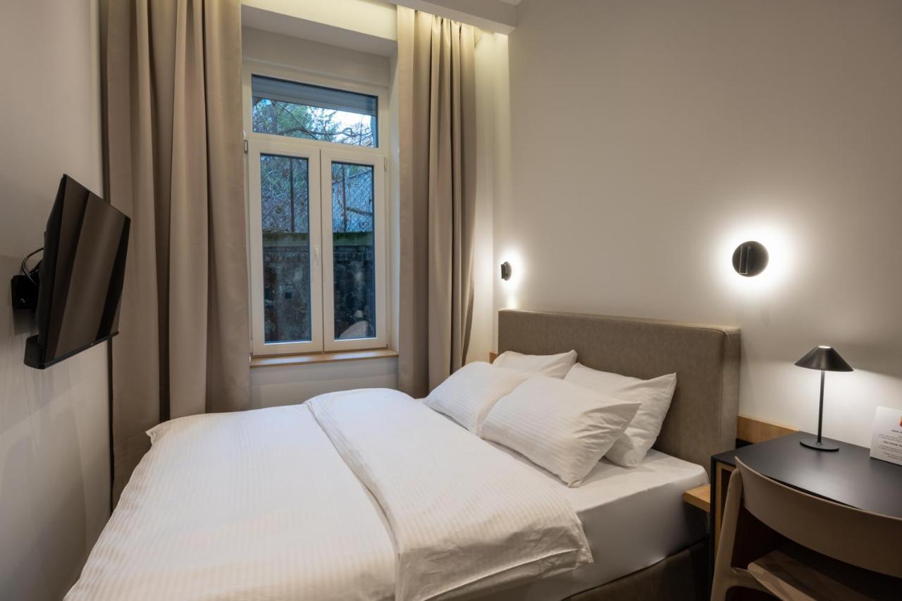 Hop Inn Rooms & Suites Belgrado Exterior foto